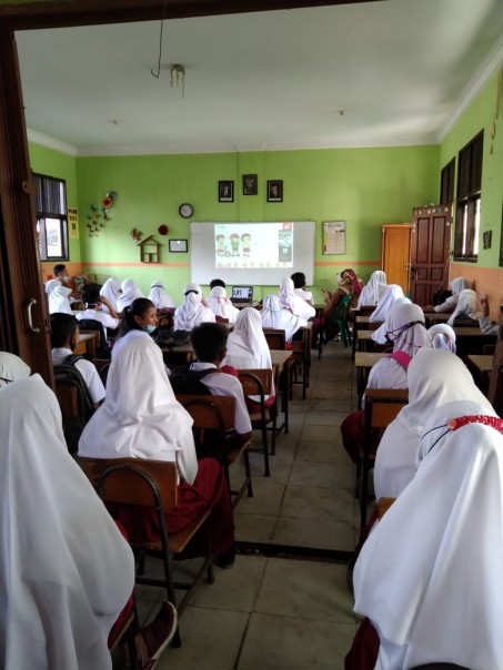 95 siswa SDN 188 Pekanbaru mengikuti webinar safety riding yang ditaja Capella Honda Riau