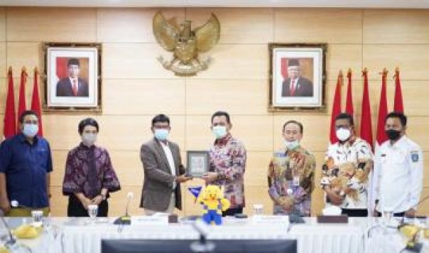 Audensi pertemuan Gubernur Kepri Ansar Ahmad dengan Menkominfo Jhony Plate berserta Jajaran di Jakarta (Foto:humas Prov Kepri)