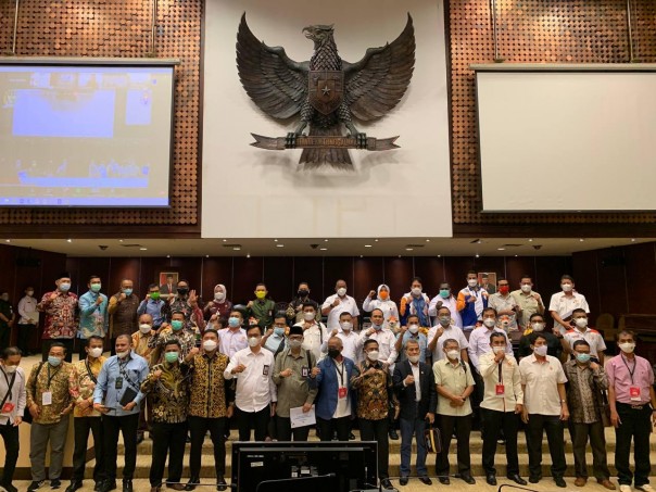 Kadispora Riau, Boby Rachmat bersama peserta rapat lainnya