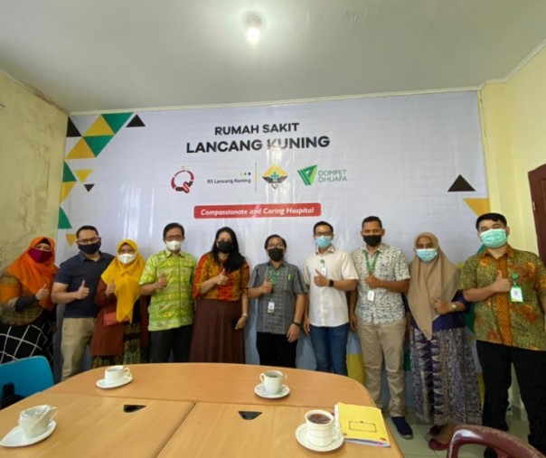 Ketua Astindo Riau Harpina Dian Sari bersama pihak RS Lancang Kuning Pekanbaru usai pembahasan kerja sama, Rabu (7/4/2021). Foto: Istimewa. 