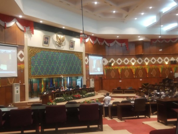 Suasana Paripurna DPRD Riau 