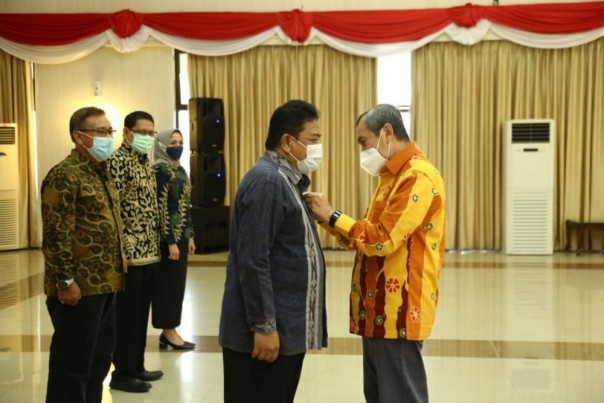 Syamsuar lantik ketua Watikda Riau Chairul Riski