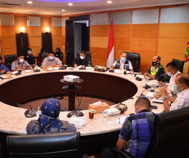 Rapat teknis penerapan PPKM oleh Forkopimda, Rabu (14/4/2021) malam. Foto: Humas Pemko Pekanbaru. 