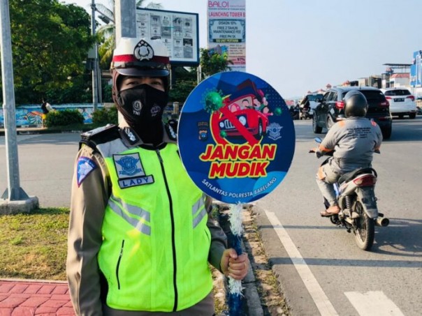 Jajaran Satlantas Polresta Barelang turun ke jalan menggelar operasi keselamatan, untuk membantu program utama pemerintah mencegah Covid-19./Suryakepri.com