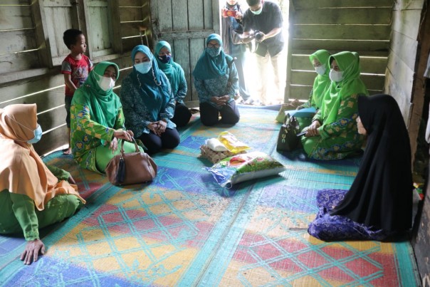 Bersama PT BSP, TP-PKK Siak Salurkan Paket Sembako di 8 Kecamatan