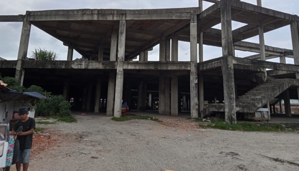 Gedung Pasar Cik Puan yang sudah lama terbengkalai