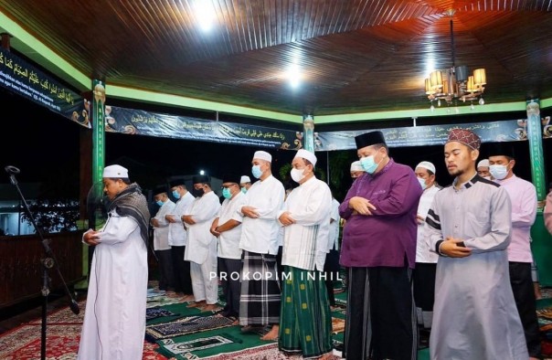 Bupati sholat tarawih