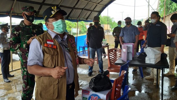 Pj Bupati Inhu, Chairul Riski (depan) bersama Forkopimda Inhu dan sejumlah pimpinan OPD terkait meninjau posko check point, Kamis 29 April 2021/Yuzwa