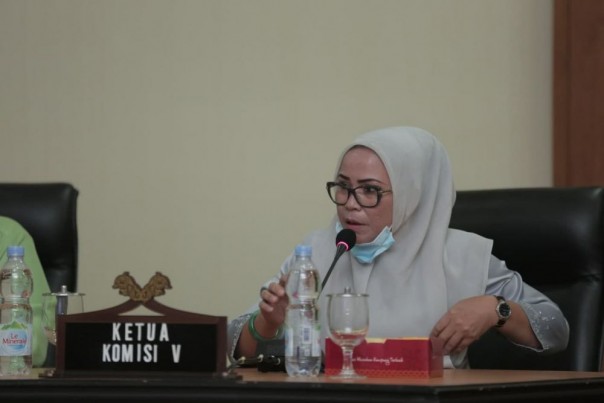 Anggota DPRD Riau, Ade Hartati