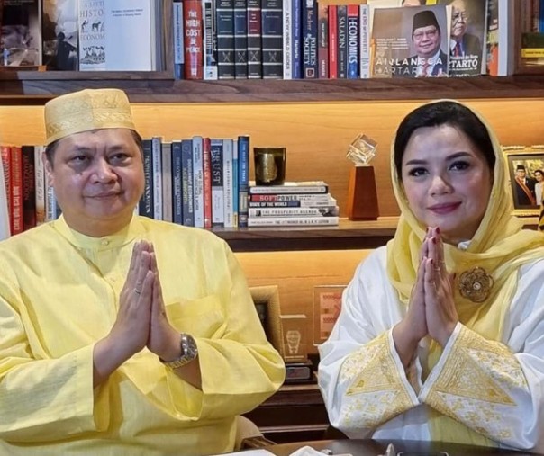 Ketua Umum DPP Partai Golkar Airlangga Hartarto bersama istri. Foto: Istimewa. 