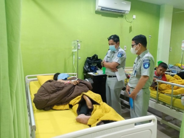 Petugas Jasa raharja Sambangi korban kecelakaan tol Permai/net