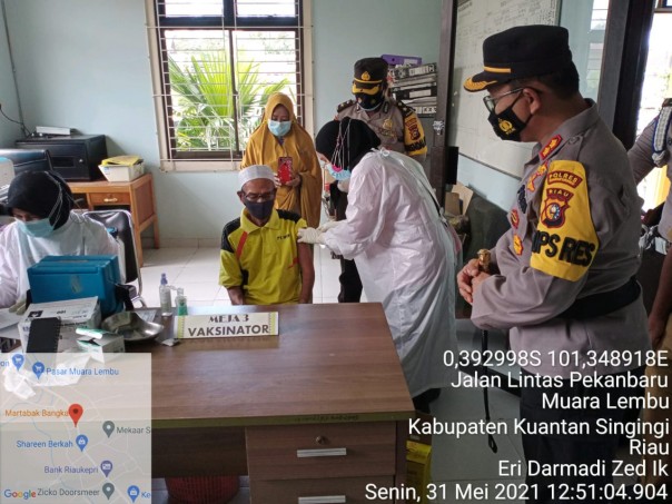 Kapolres AKBP Henky Poerwanto Saksikan Vaksinasi di Desa Sungai Sirih Kecamatan Singingi Kuansing/zar