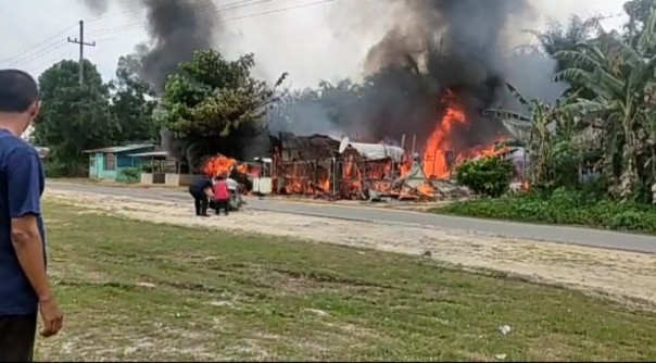 Kebakaran Rumah Penjual Bensin Ecveran di Kecamatan Pingir