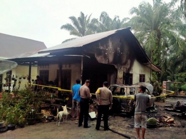 Mobil dan Rumah Dinas Pekerja Gereja Hangus Terbakar, Diduga Akibat Arus Pendek