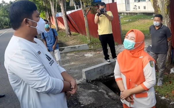 Bupati Kuansing Andi Putra SH MH saat mendengar keluhan para Tenaga Medis RSUD Teluk Kuantan/Zar