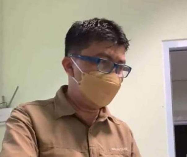 Dokter Miharza, seorang tenaga medis di Rumah Sakit Daerah (RSD) Madani meninggal dunia akibat virus corona, Selasa (8/6/2021) malam. Foto: Facebook. 