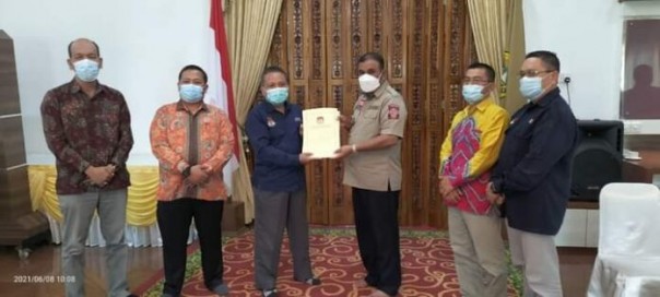 Tak Terpakai, KPU Karimun Kembalikan Rp 5,3 Miliar Dana Pilkada ke Kas Daerah/suryakepri