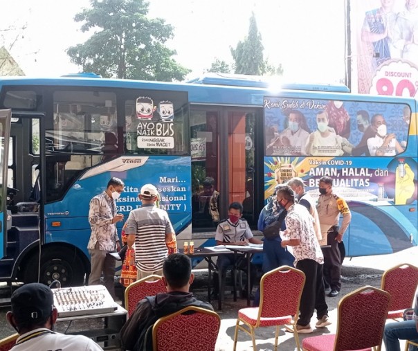 Program bus vaksinasi keliling berhenti sementara waktu akibat kehabisan vaksin di Pekanbaru. Foto: Surya/Riau1.