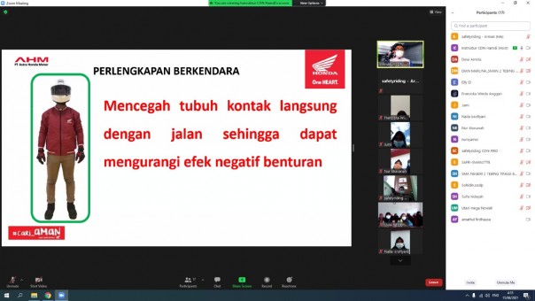 Instruktur Safety Riding Capella Honda Riau, Abdullah Hamdi Batubara saat menggelar webinar safety riding diikuti puluhan siswa SMAN 2 Tebing Tinggi Barat