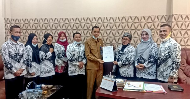 Kecewa Berat Dengan Formasi PPPK 2021 Dari Pemerintah Pusat, Guru Honorer Temui Kadisdik Riau (foto/ist) 