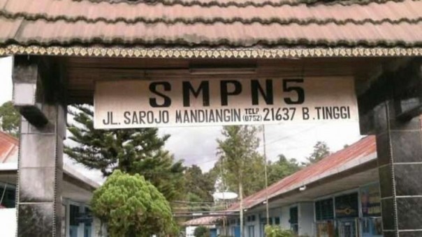 Pasien Membludak, Pasien Covid-19 Terpaksa Dirawat di Gedung SMP 5 Bukittingi/langgam.id