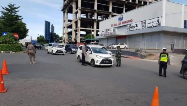 Penyekatan oleh pertugas gabungan di Kota Batam/suryakepri.com