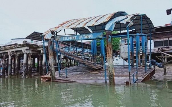 Ponton Pelabuhan Tanjung Medang Rupat Utara Tenggelam