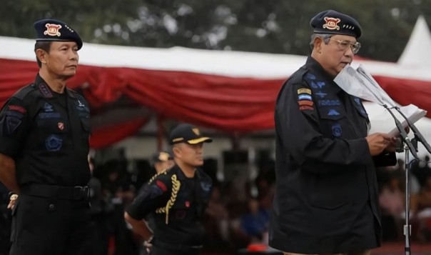Momen Presiden Susilo Bambang Yudhoyono Gagah Berseragam Brimob, Netizen Ucapkan Ini (foto/int)
