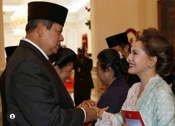 Momen SBY Bertemu dan Salami Naoko Nemoto Istri Mendiang Soekarno (foto/int)