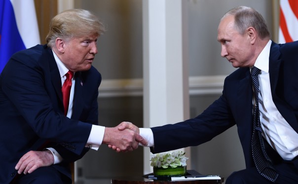 Potret Mantan Presiden AS Donald Trump dan Presiden Rusia Vladmir Putin