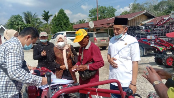 Poktan di Inhil Kembali Dapat Bantuan Peralatan Pertanian dari Pemrov Riau