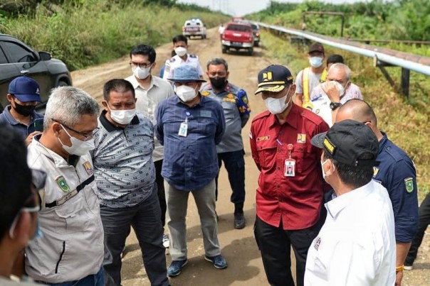 Saat peninjauan kondisi jalan di Siak