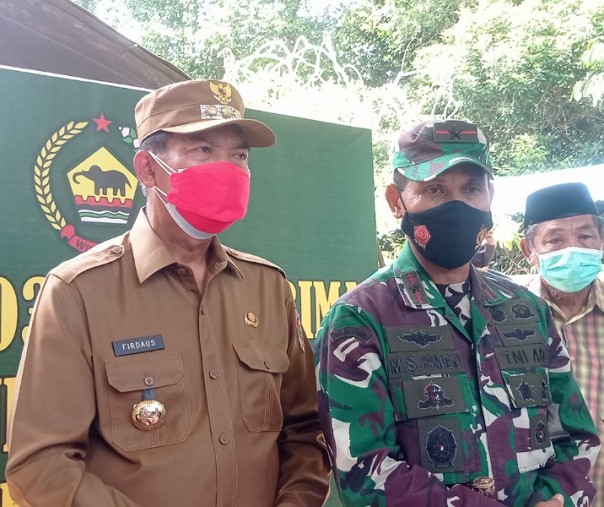 Wali Kota Pekanbaru Firdaus bersama Danrem 031 Wira Bima Brigjen TNI M Syech Ismed. Foto: Surya/Riau1.