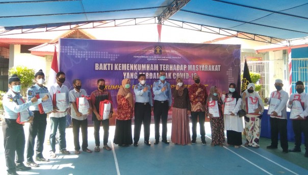 Serentak se Indonesia, Lapas dan Imigrasi Tembilahan Bagikan Sembako untuk Dhuafa Hingga Ponpes