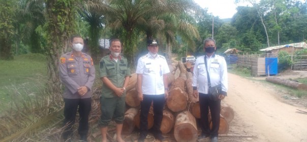 Wabup H Suhardiman Amby bersama Kapolsek, KPH, LAMR Kuansing Sidak ke Hutlin Bukit Betabuh/Zar