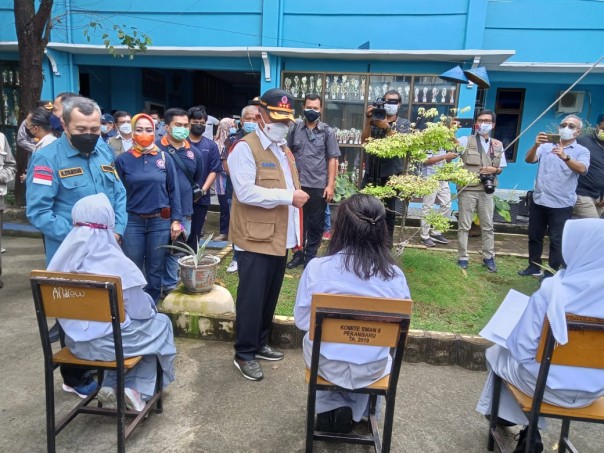 Kepala BNPB Pusat Tinjau Vaksinasi Anak yang ditaja IDI di SMA N 8 Pekanbaru