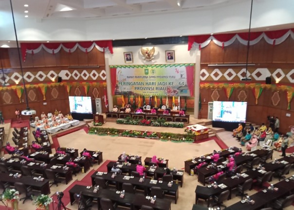 Sidang paripurna HUT Riau ke 64 di DPRD Riau