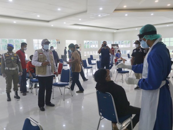 Bupati Siak Bersama Kapolres Siak Tinjau Pelaksanaan Rapid Swab Antigen di IKPP Perawang