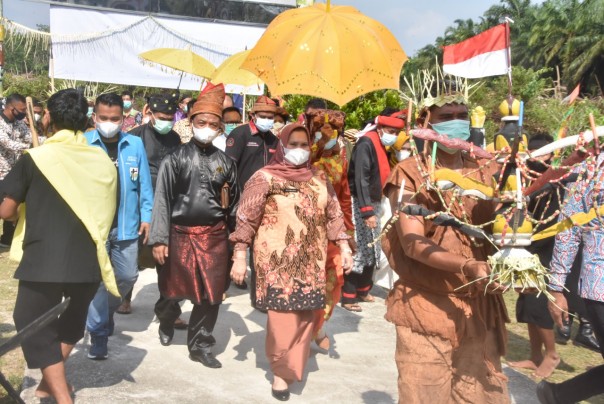 Manajemen PHR dan Bupati Bengkalis hadiri tepuk tepung tawar Suku Sakai