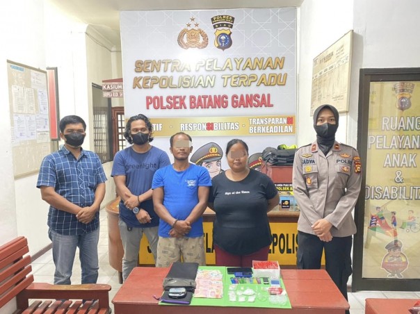 Edarkan Sabu, Pasangan Kumpul Kebo di Inhu Dicokok Polisi