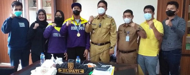 M Ricky dan Salsabila saat dijamu Bupati Kuansing 