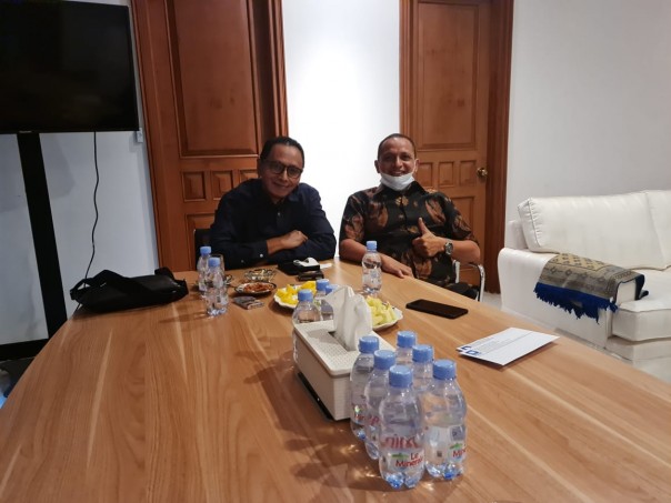 Said Usman Abdullah bersama bendahara DPP PAN Totok Daryanto usai melaporkan Ade Hartati dan DPW PAN tidak menjalankan instruksi pembayaran uang kompensasi pada caleg tidak terpilih 