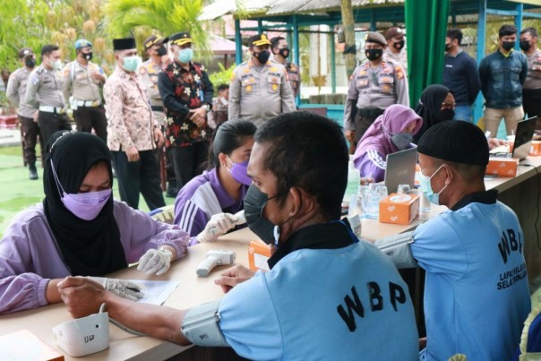 Saat vaksinasi warga binaan Lapas Selatpanjang