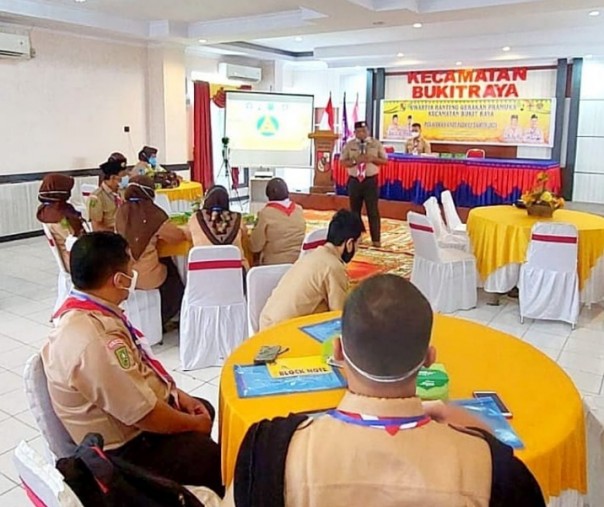 Kwaran Kecamatan Bukit Raya melaksanakan Pelatihan Unit Pramuka Peduli di aula Kantor Camat Bukit Raya, Rabu (8/9/2021). Foto: Istimewa.