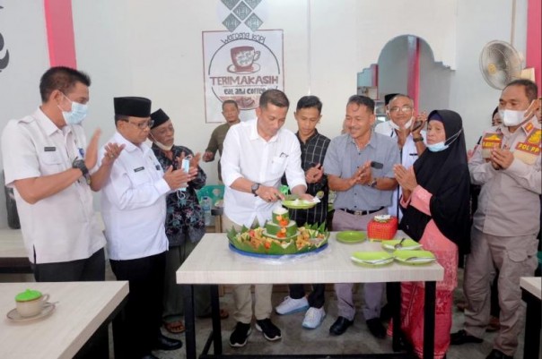 Saat peresmian Warung Kopi Terimakasih