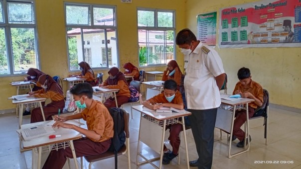 Saat tinjau sekolah