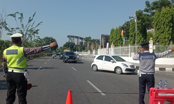 Penyekatan jalan perdana selaam 24 jam pada 27 Juli saat Pekanbaru menerapkan PPKM level 4. Foto: Surya/Riau1.