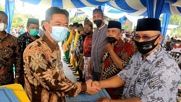 Bupati Afrizal Sintong dalam sebuah acara