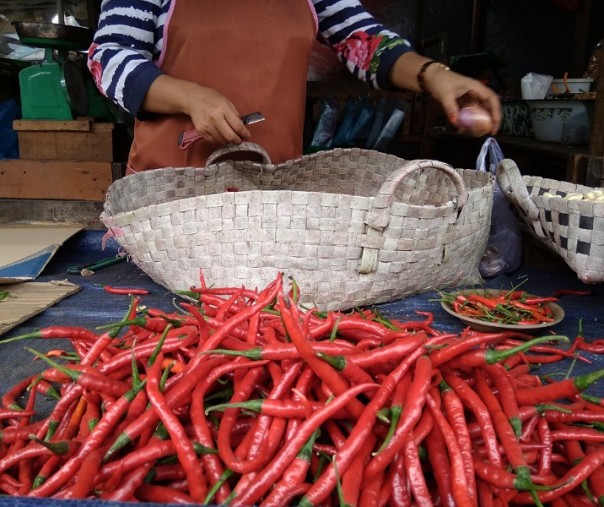 Pedagang cabai di Pasar Agus Salim Pekanbaru. Foto: Surya/Riau1.