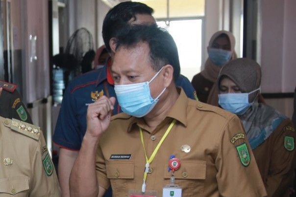 Kepala BKD Riau, Ikhwan Ridwan